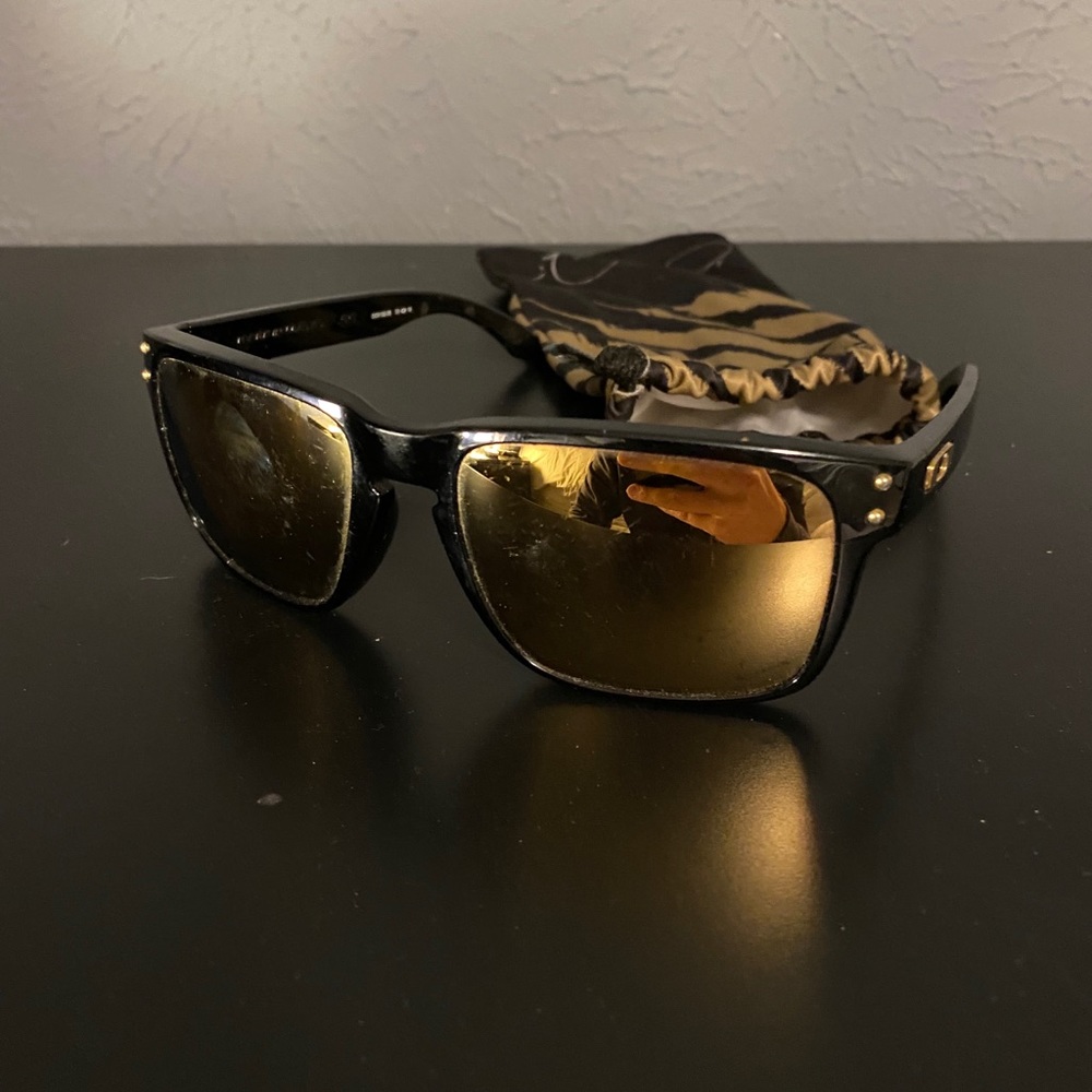 Gold Oakley Holbrook in gold